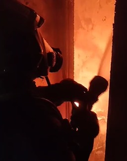 Corpo de Bombeiros debela incêndio em residência na Capital