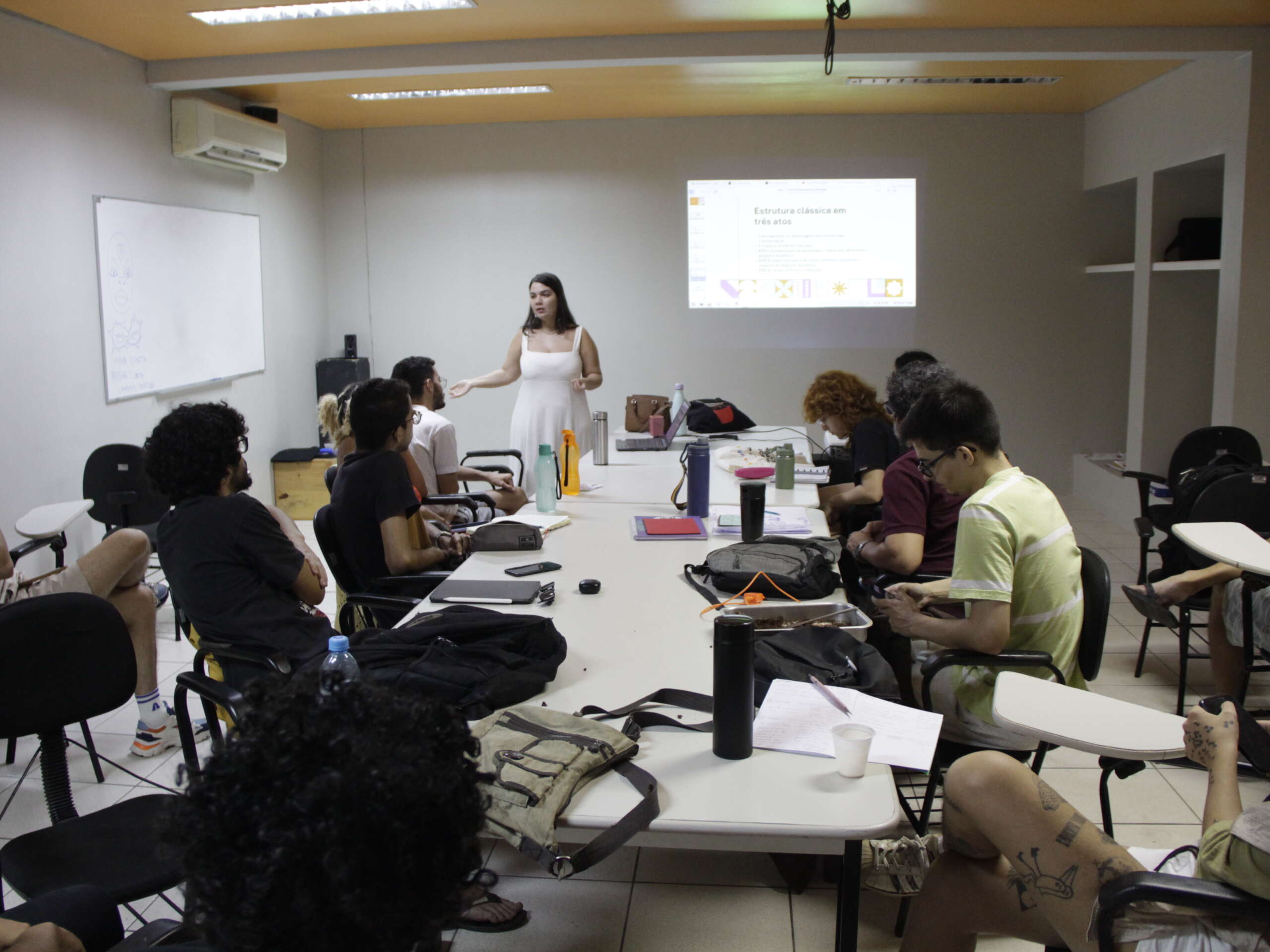 Inscrições para programa gratuito de formação em curadoria para cinema seguem abertas até domingo (21)