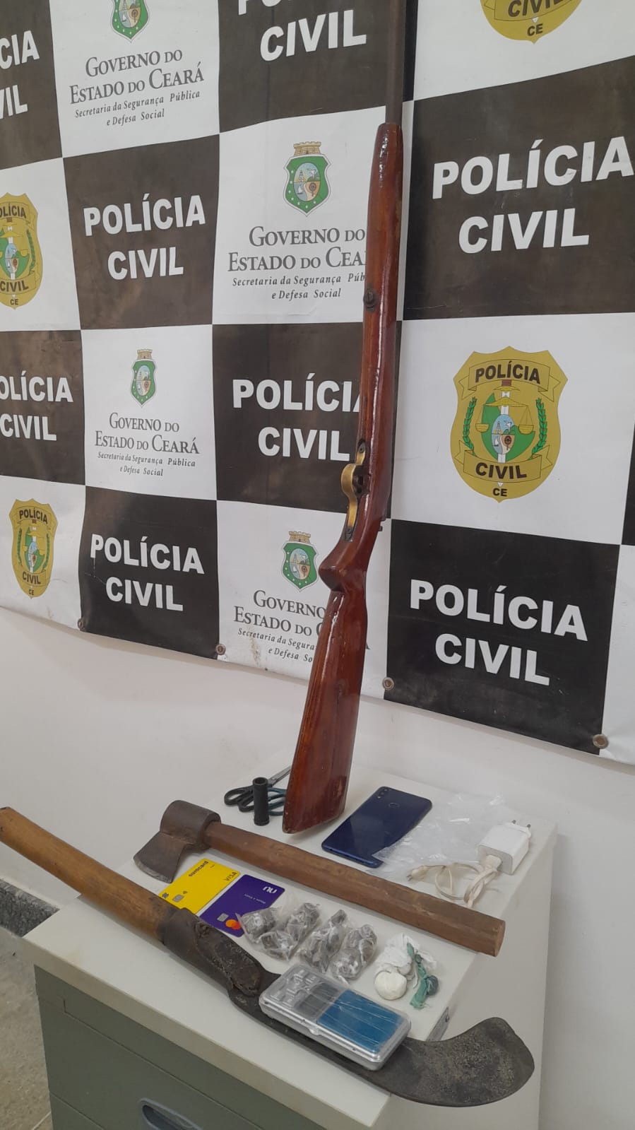 PCCE captura suspeitos de estupro de vulnerável, tráfico de drogas e posse de arma em Cascavel
