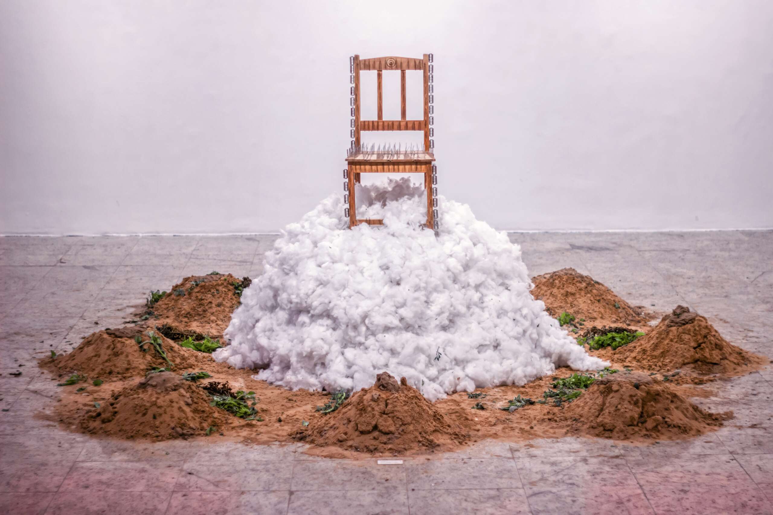 Exposição “Trava da peste: linda quanto sol” chega aos últimos dias em cartaz no Museu de Arte Contemporânea do Ceará