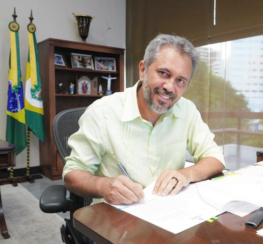 Governador Elmano encaminha projeto de lei que amplia licença paternidade para servidores estaduais