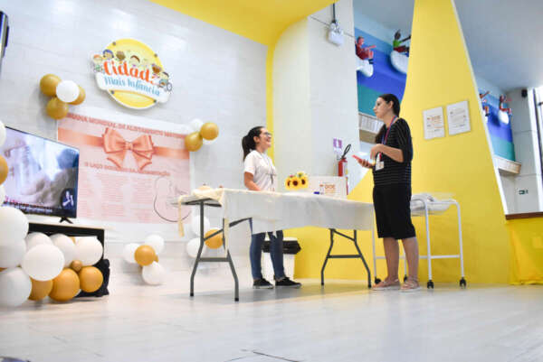 Hospital César Cals orienta sobre amamentação e doação de leite no espaço Cidade Mais Infância