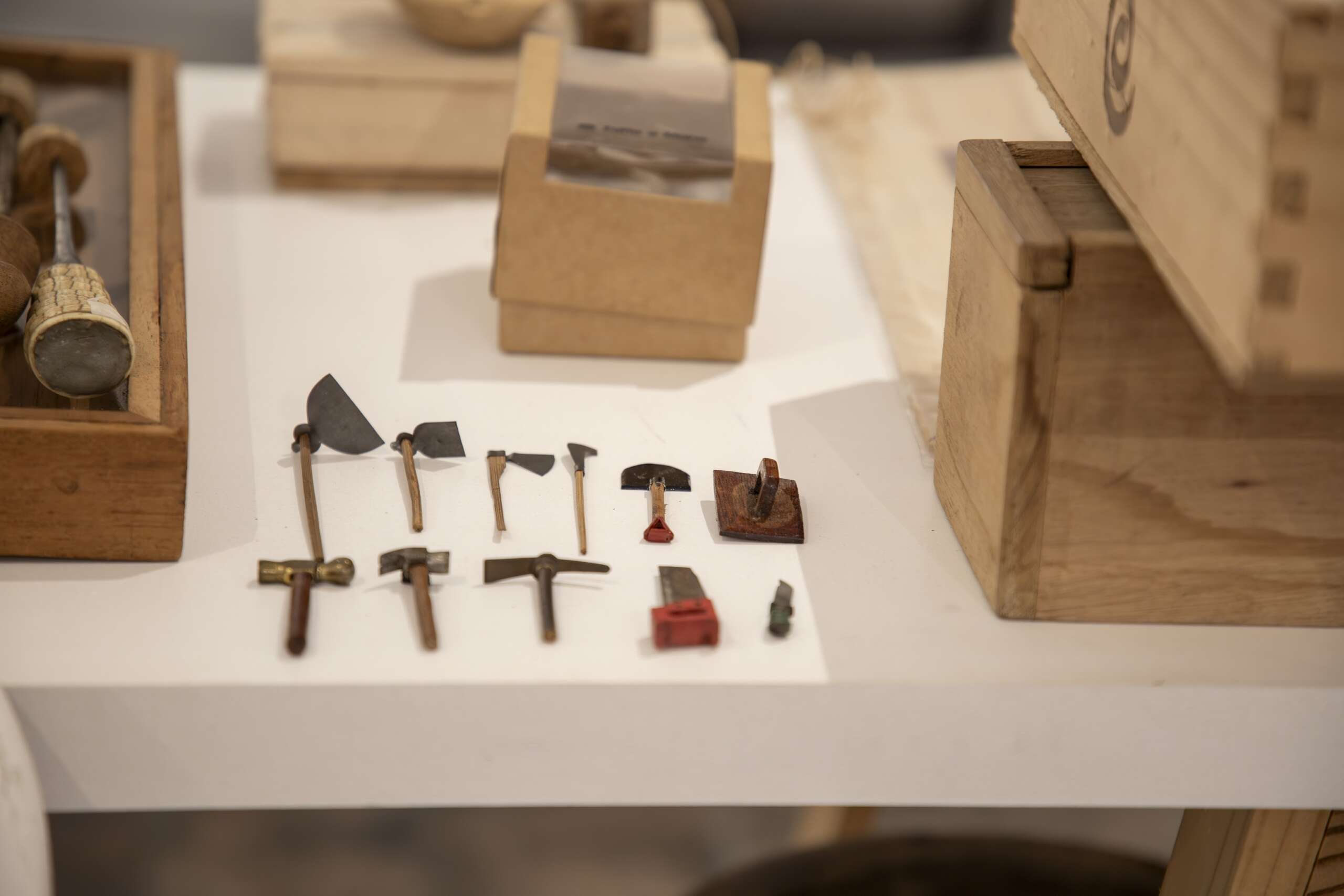 Em cartaz até domingo (11), exposição “Museu da Mão” é uma lembrança de que fazer arte não é mágica