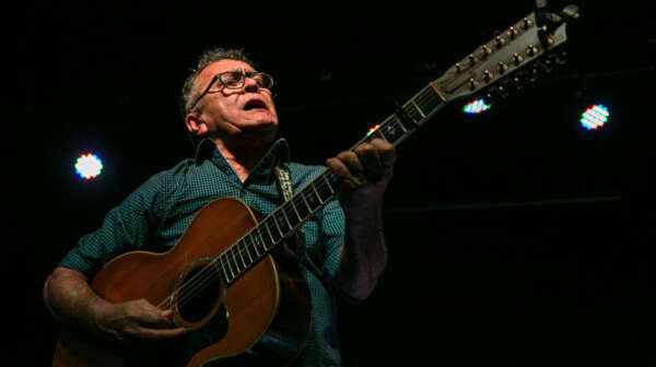 Manassés comemora 70 anos em show especial no Cineteatro São Luiz