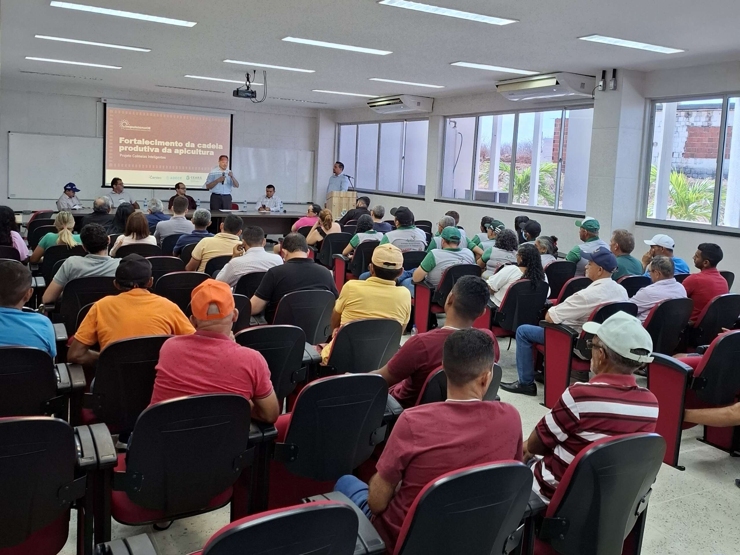 Impulsiona Ceará inicia atividades com apicultores de Crateús e Independência