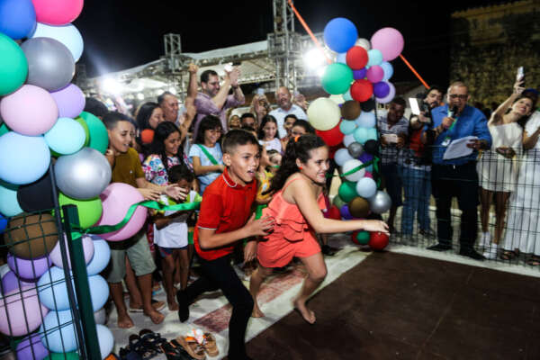 Brinquedopraça leva alegria e diversão para o distrito de Paripueira, em Beberibe