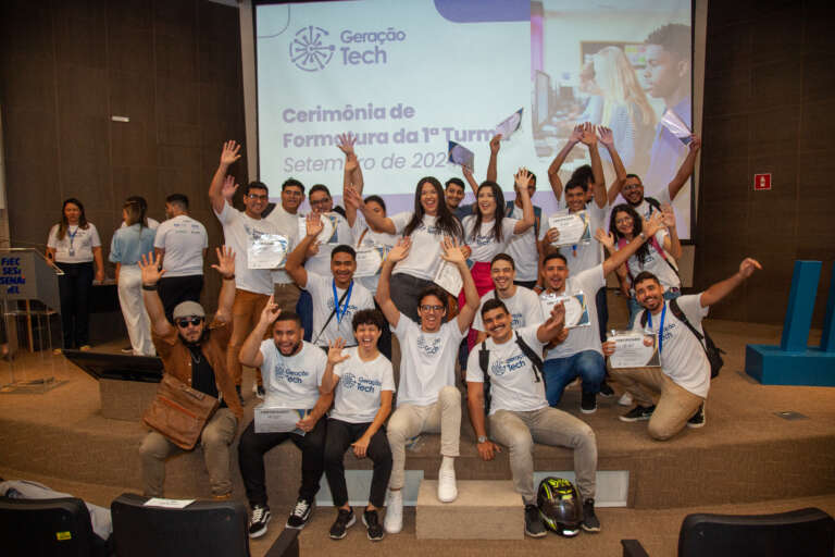 Alunos da primeira turma do projeto Geração Tech concluem curso de desenvolvimento web full stack