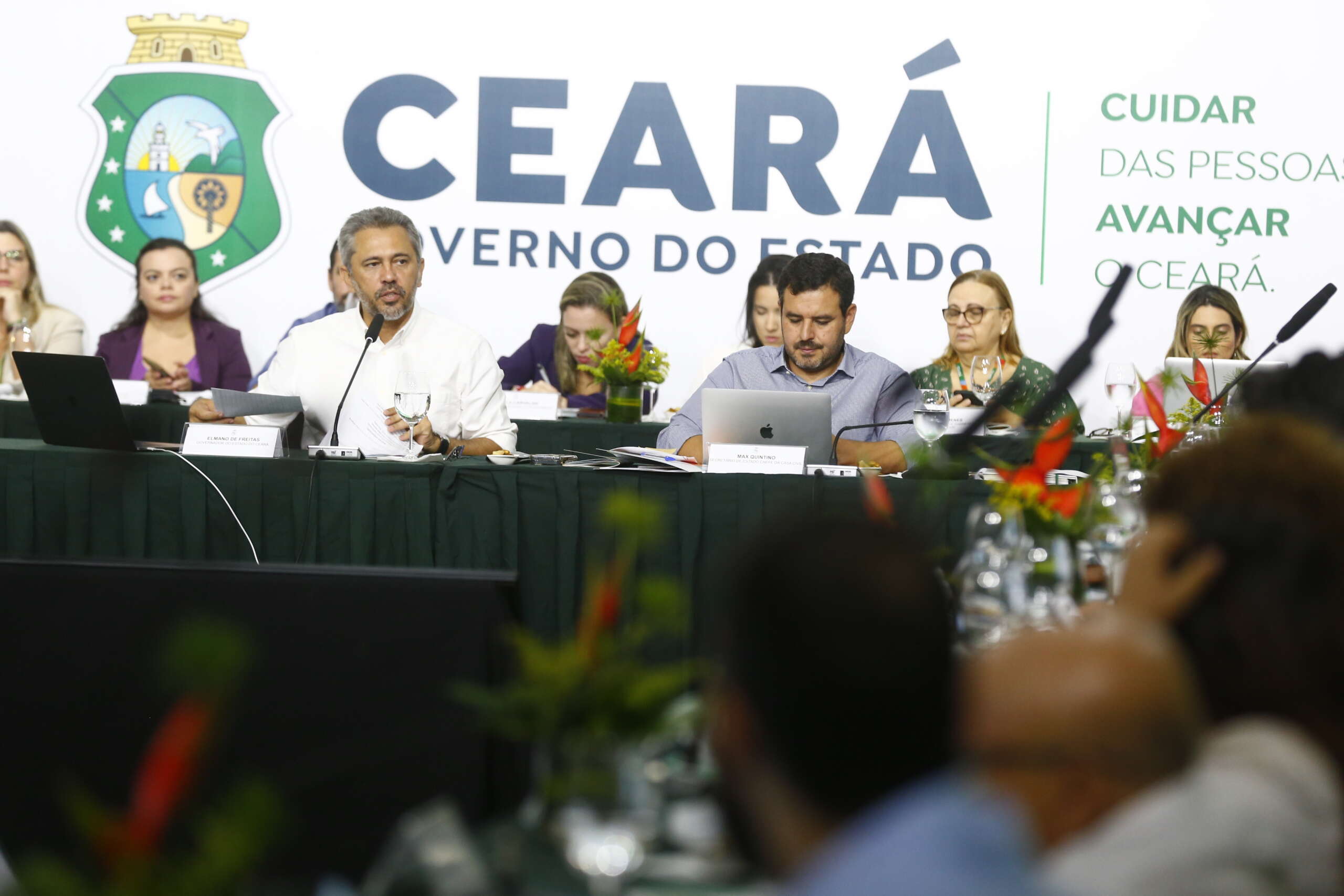 Em reunião de secretariado, governador Elmano celebra solidez fiscal e investimento recorde em políticas públicas