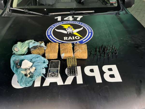 PMs apreendem mais de 1 kg de maconha e cocaína e munições em Quiterianópolis