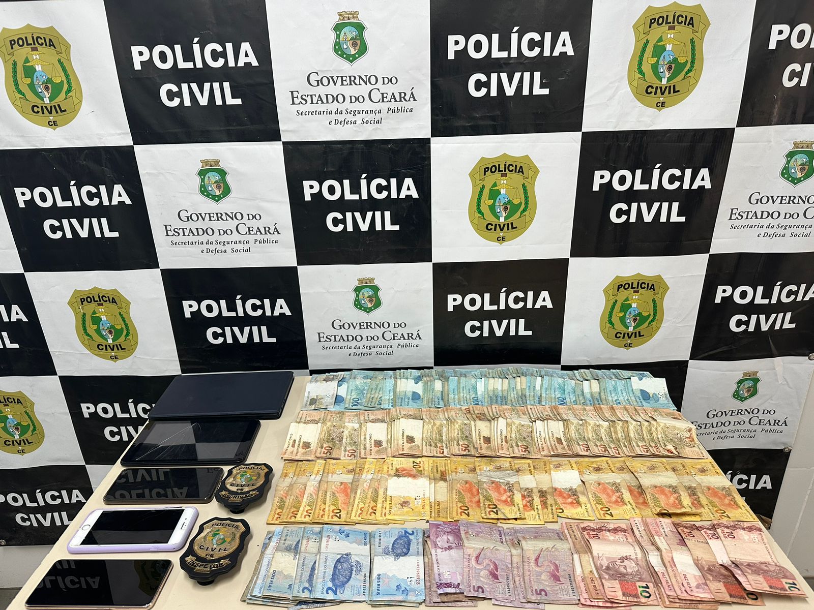Polícia Civil cumpre 20 mandados de busca e apreensão contra suspeitos de ameaçar candidatos no município de Sobral