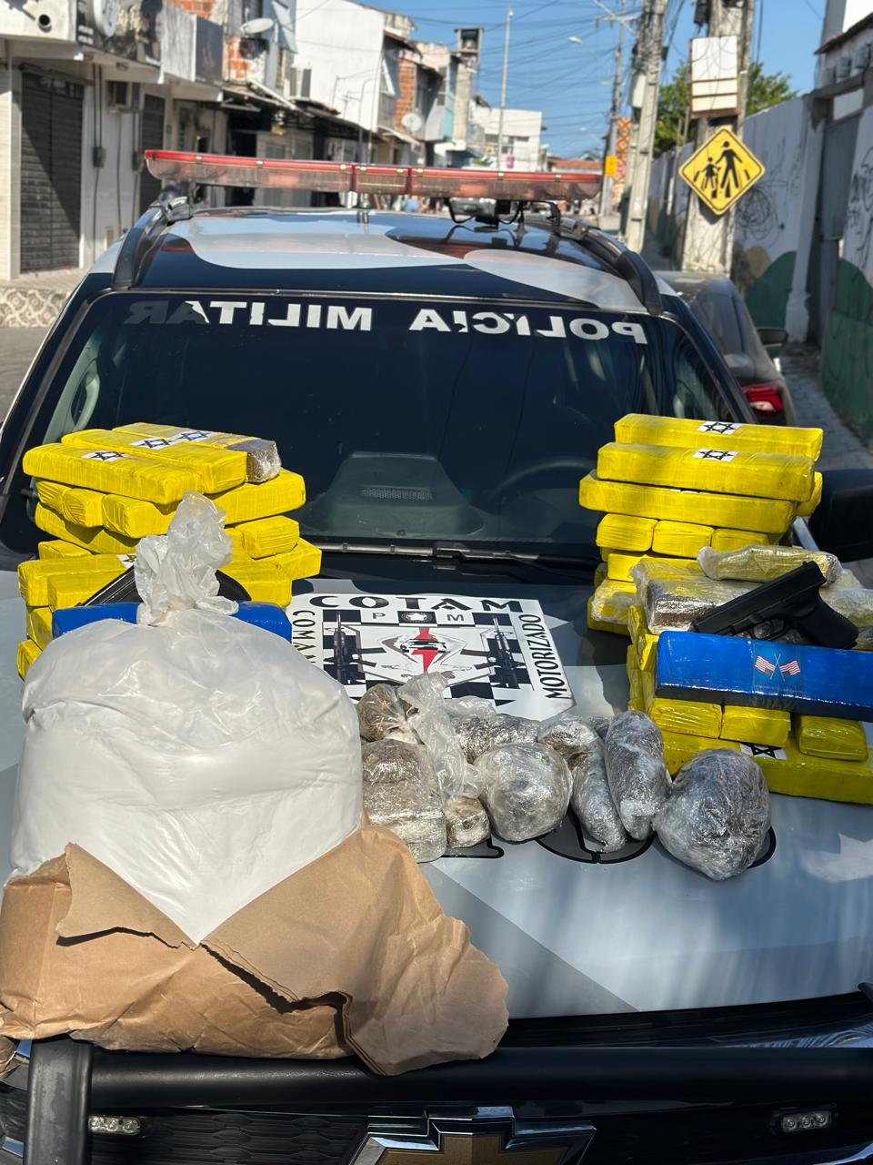 Cotam da PMCE prende suspeito com 55 kg de maconha e 20 kg de mineíta