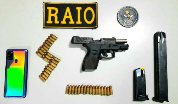 Dupla é capturada pela PMCE com arma de fogo e munições em Paracuru