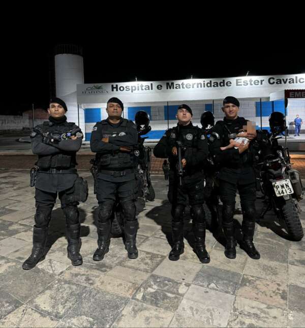 Em ação rápida, PMs salvam bebê de apenas 6 dias de vida de engasgo em Itaitinga