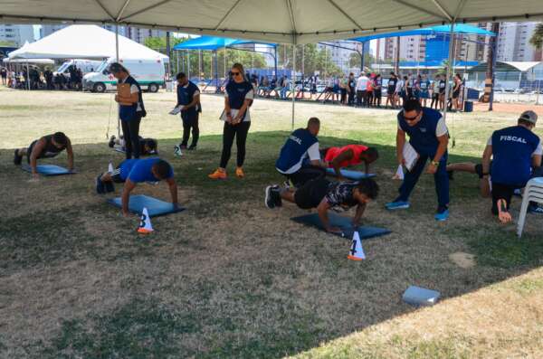 Candidatos passam por teste de aptidão física no concurso da Polícia Penal