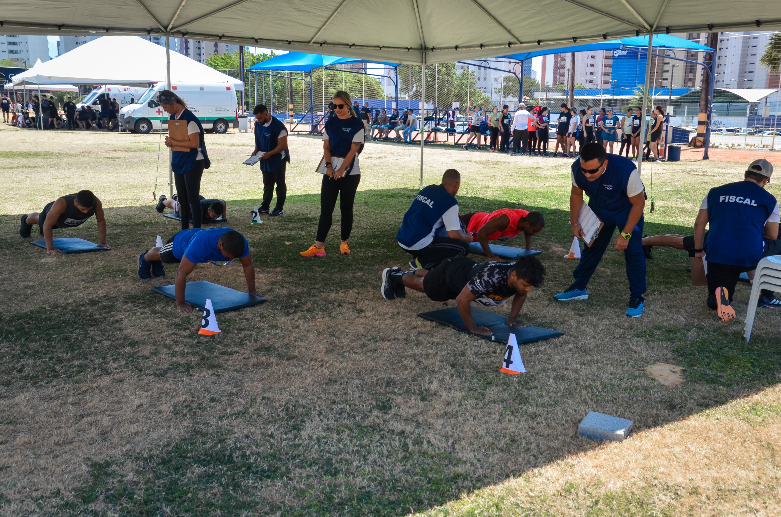 Candidatos passam por teste de aptidão física no concurso da Polícia Penal
