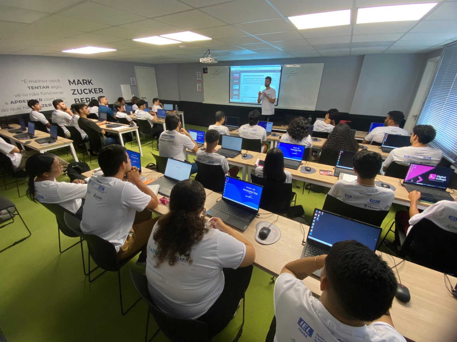 Geração Tech oferece 500 vagas online gratuitas para jovens cearenses em TI