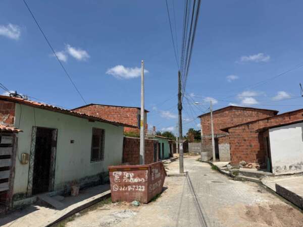 Seinfra conclui realocação de postes no bairro Bom Jardim, em Fortaleza