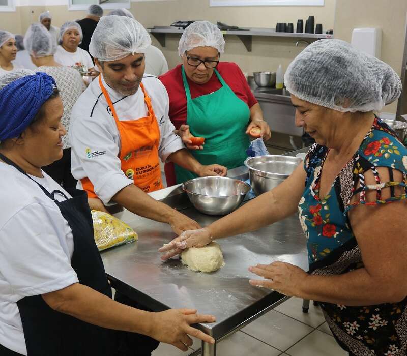 Escola de Gastronomia Social oferta 230 vagas para sete cursos gratuitos em setembro
