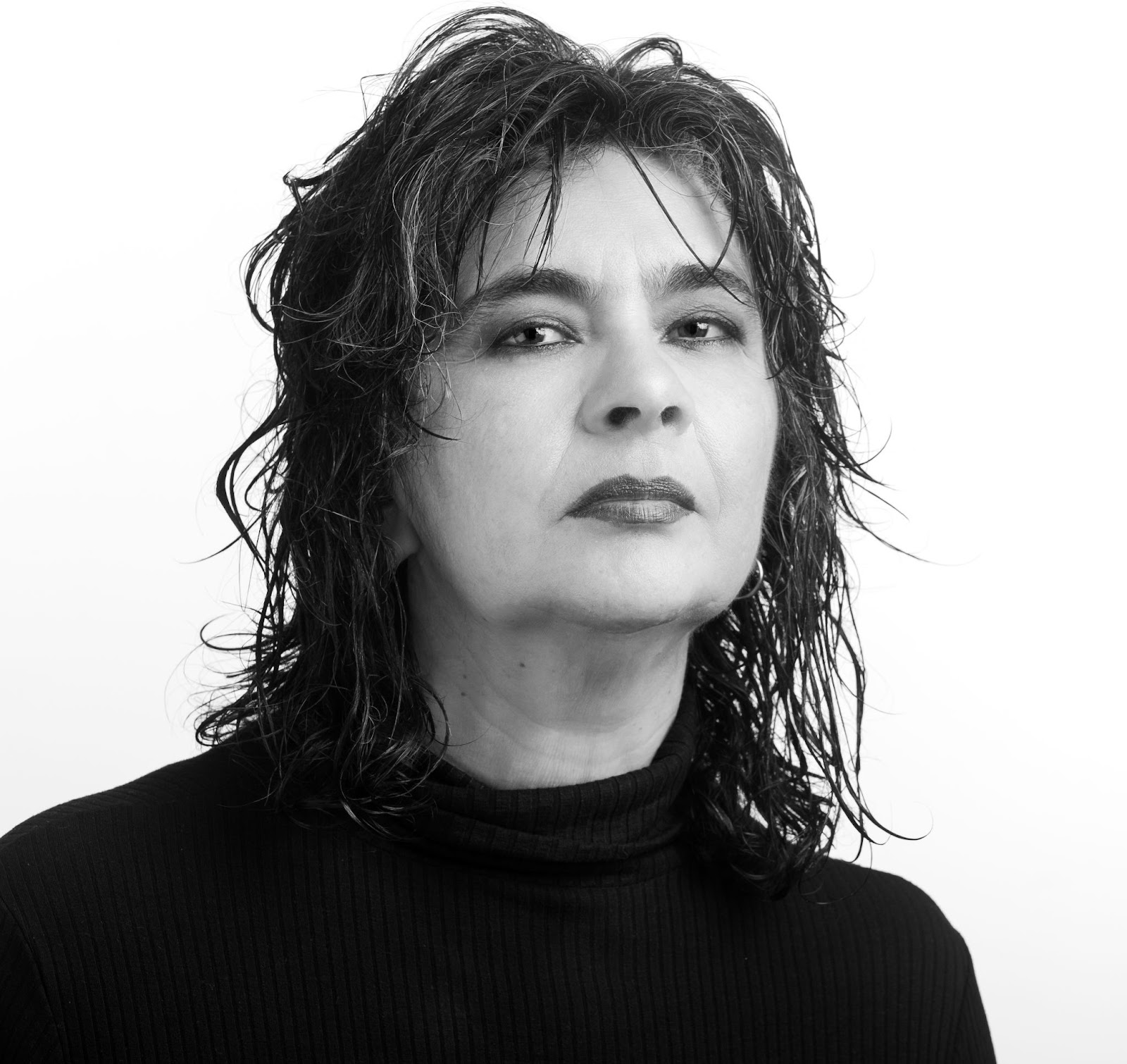 Mona Gadelha lança single “O Melhor da Vida” na faixa de programação Dentro do Som