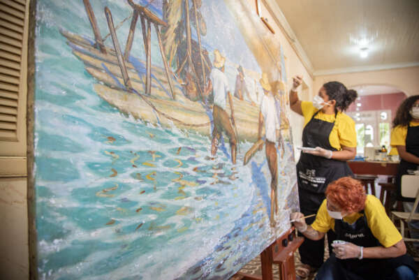 Alunos da Escola de Artes e Ofícios realizam restauro de tela de Vicente Leite datada da década de 1920