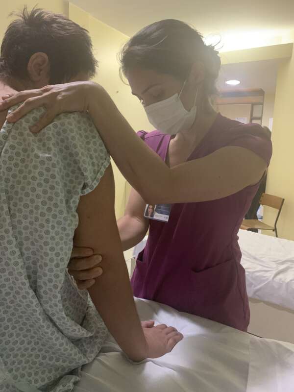 Terapeutas ocupacionais atuam na reabilitação e projetos de humanização com pacientes