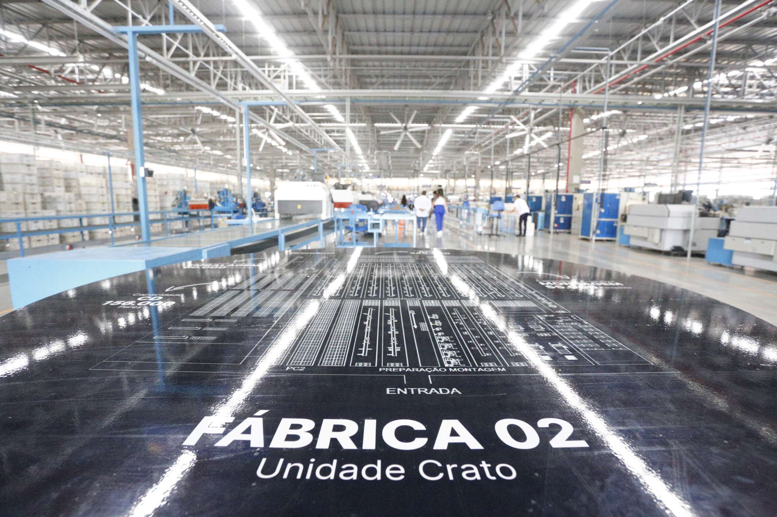Gerando cerca de mil empregos, Governo do Ceará participa da inauguração de segunda unidade de fábrica de sapatos no Crato