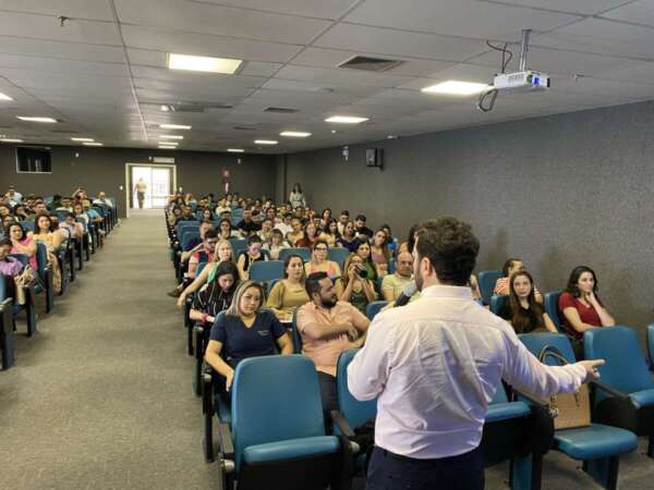 Em Sobral, HRN reúne representantes da Região de Saúde Norte para atualizar fluxos de encaminhamento de pacientes com AVC