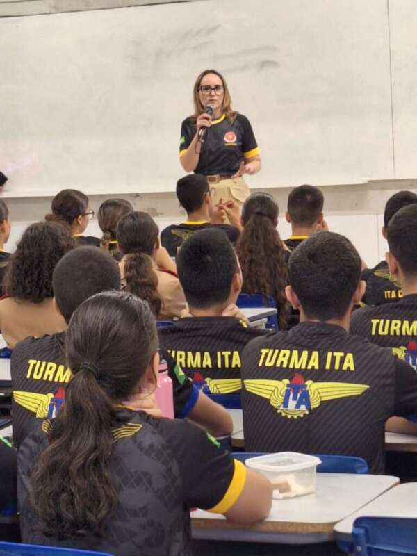 Presidente do FNDE visita Colégio Militar do Corpo de Bombeiros