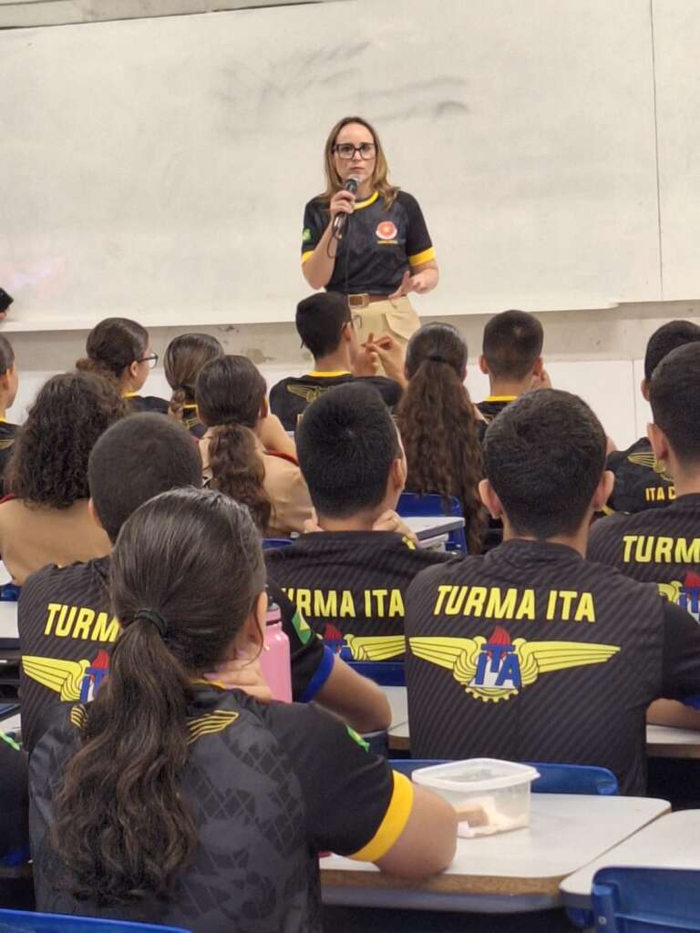 Presidente do FNDE visita Colégio Militar do Corpo de Bombeiros