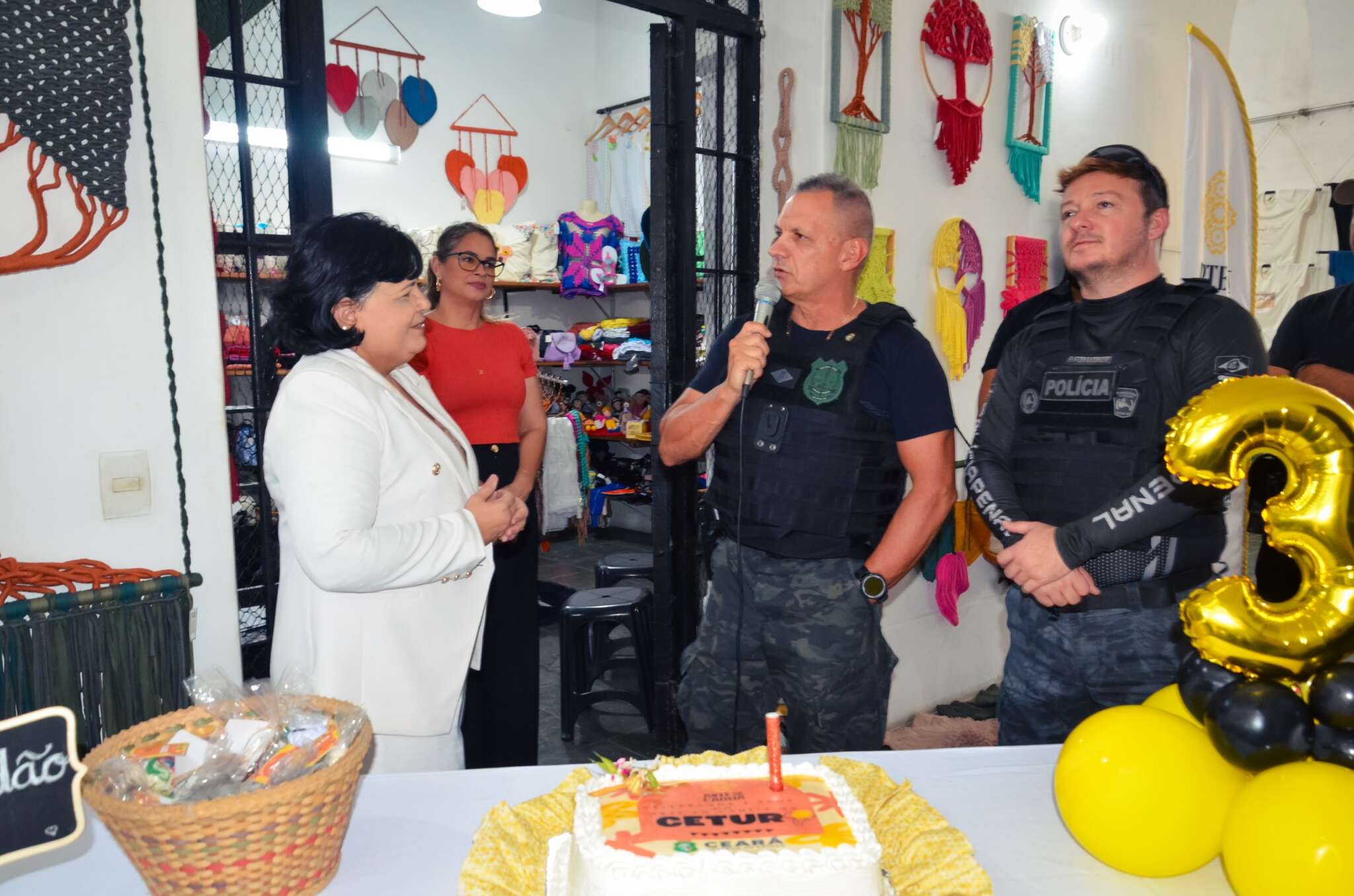 Primeira loja com artesanato produzido por internos do sistema prisional celebra três anos no Centro de Turismo do Ceará