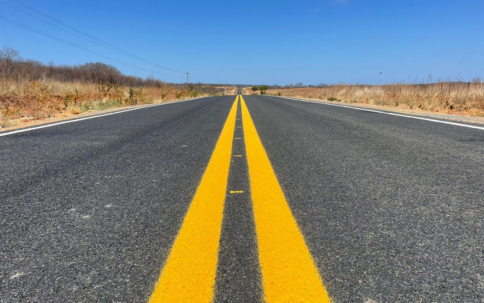 Obra de pavimentação da CE-279 em Parambu está 95% pronta