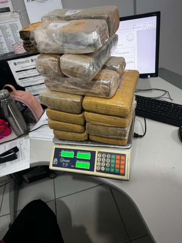 PMCE apreende mais de 11kg de skunk durante abordagem a veículo em Caucaia