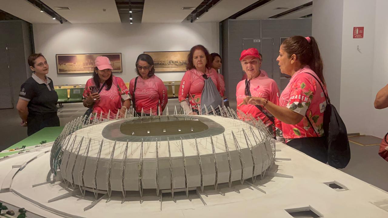 Mulheres que venceram o câncer de mama conhecem a Arena Castelão