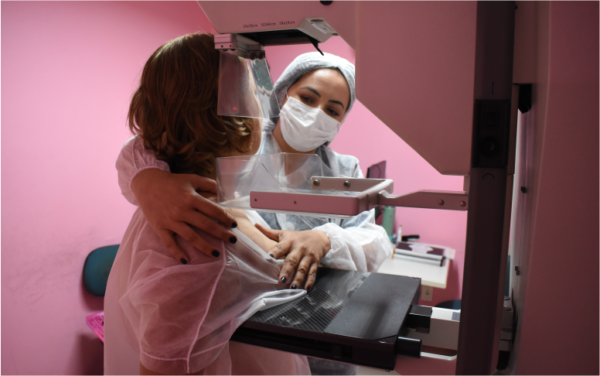 De outubro a outubro rosa: pacientes em tratamento de câncer de mama no HGCC relatam determinação e celebram a vida