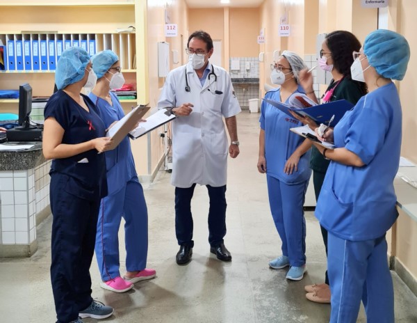 Dia do Médico: qualificação e humanização no cuidado com os pacientes pautam trajetórias de profissionais da Rede Sesa