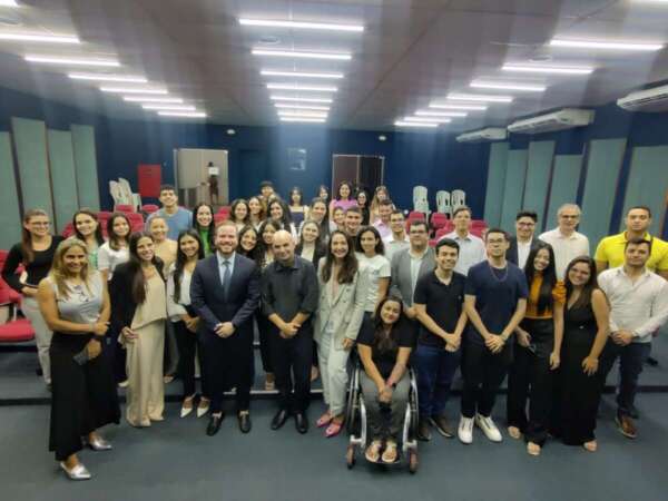 Estudantes de Direito participam de visita técnica à Central de Licitações da PGE-CE