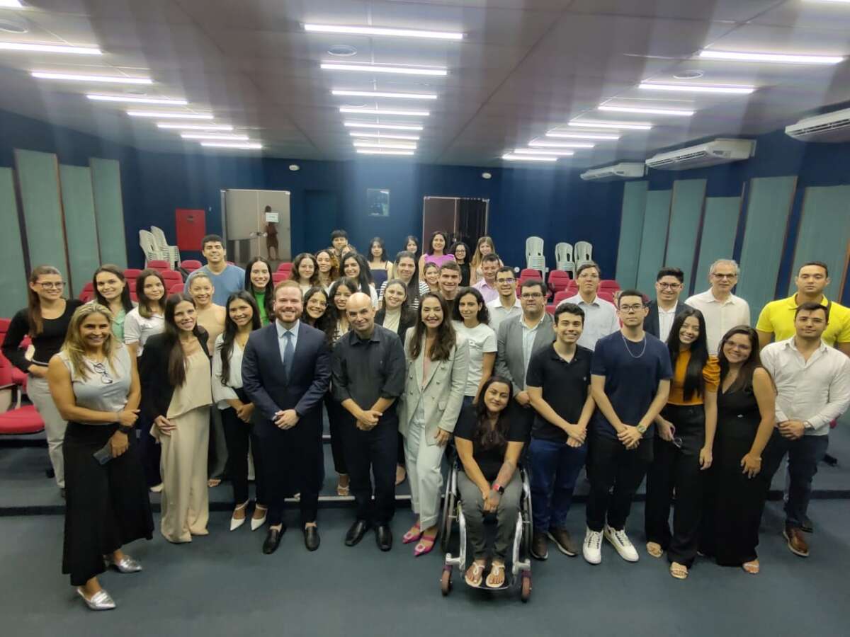 Estudantes de Direito participam de visita técnica à Central de Licitações da PGE-CE