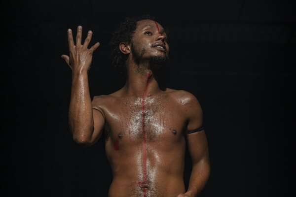 “MACACOS” chega à Fortaleza em novembro com única apresentação no Cineteatro São Luiz