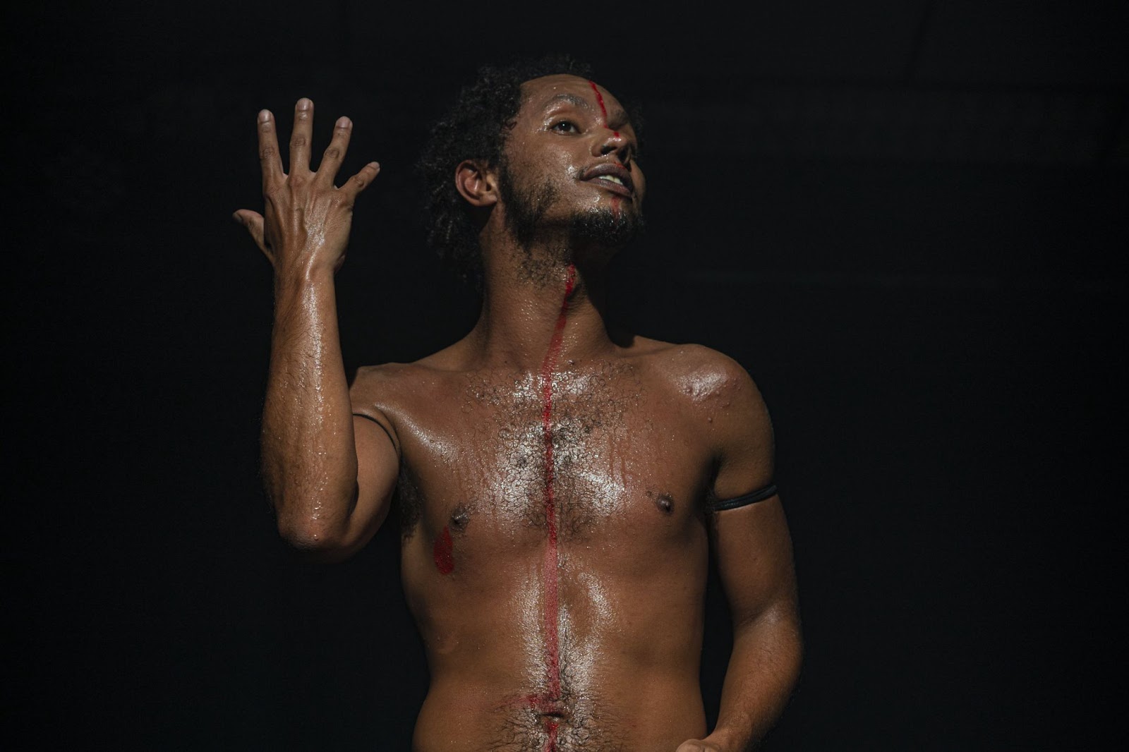 “MACACOS” chega à Fortaleza em novembro com única apresentação no Cineteatro São Luiz