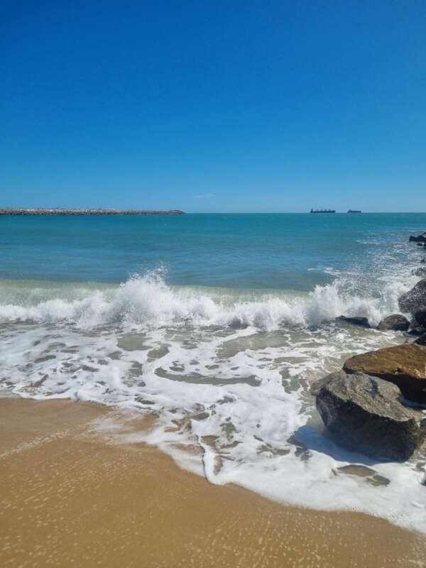 Fortaleza tem 24 trechos próprios para banho neste fim de semana