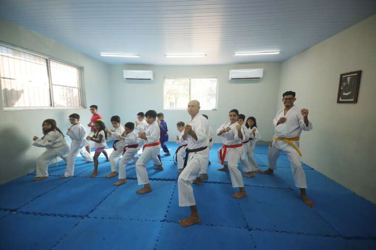 Educação como força transformadora: do reforço escolar à prática de esportes, policiais militares levam novas perspectivas para a comunidade