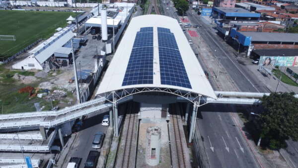 Placas solares no Metrofor geram economia anual de quase R$ 250 mil