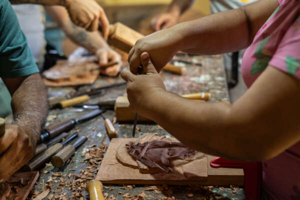 Casa de Saberes Cego Aderaldo realiza mostra “Santos do Patu” na programação da 42ª Caminhada da Seca em Senador Pompeu