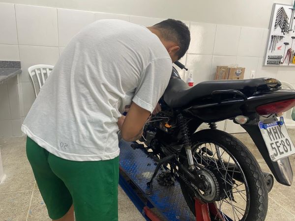 Curso de Mecânica de Motos transforma vidas no Centro Socioeducativo Canindezinho