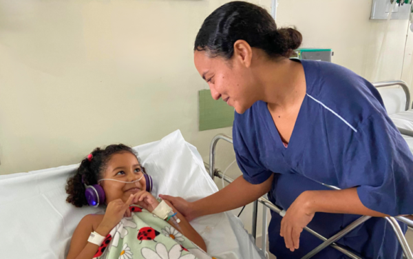 Assistência multiprofissional recupera paciente após procedimento de alta complexidade no Hospital Infantil Albert Sabin
