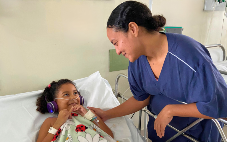 Assistência multiprofissional recupera paciente após procedimento de alta complexidade no Hospital Infantil Albert Sabin