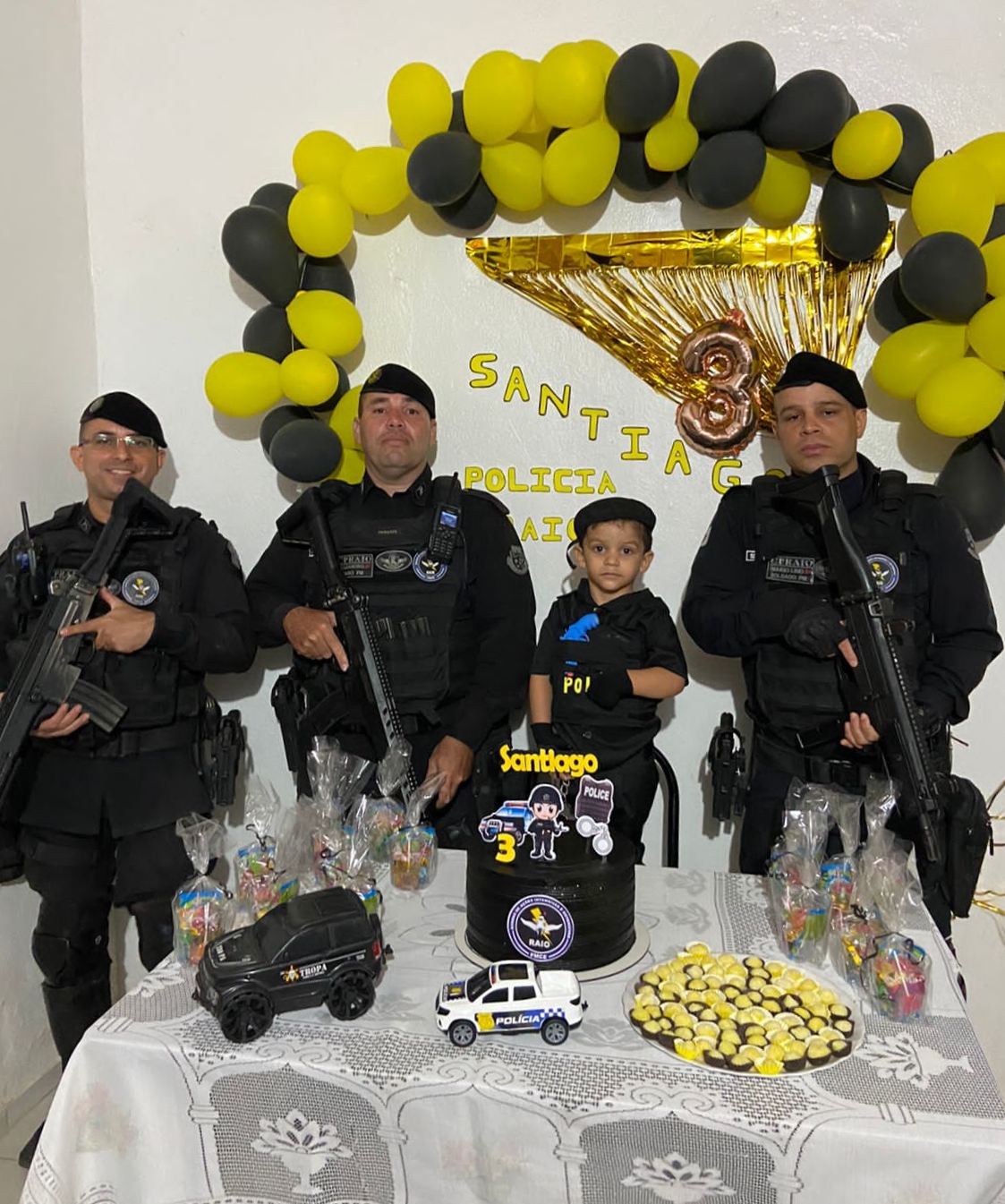 PMCE surpreende e visita criança fã do CPRaio durante aniversário em Jaguaruana