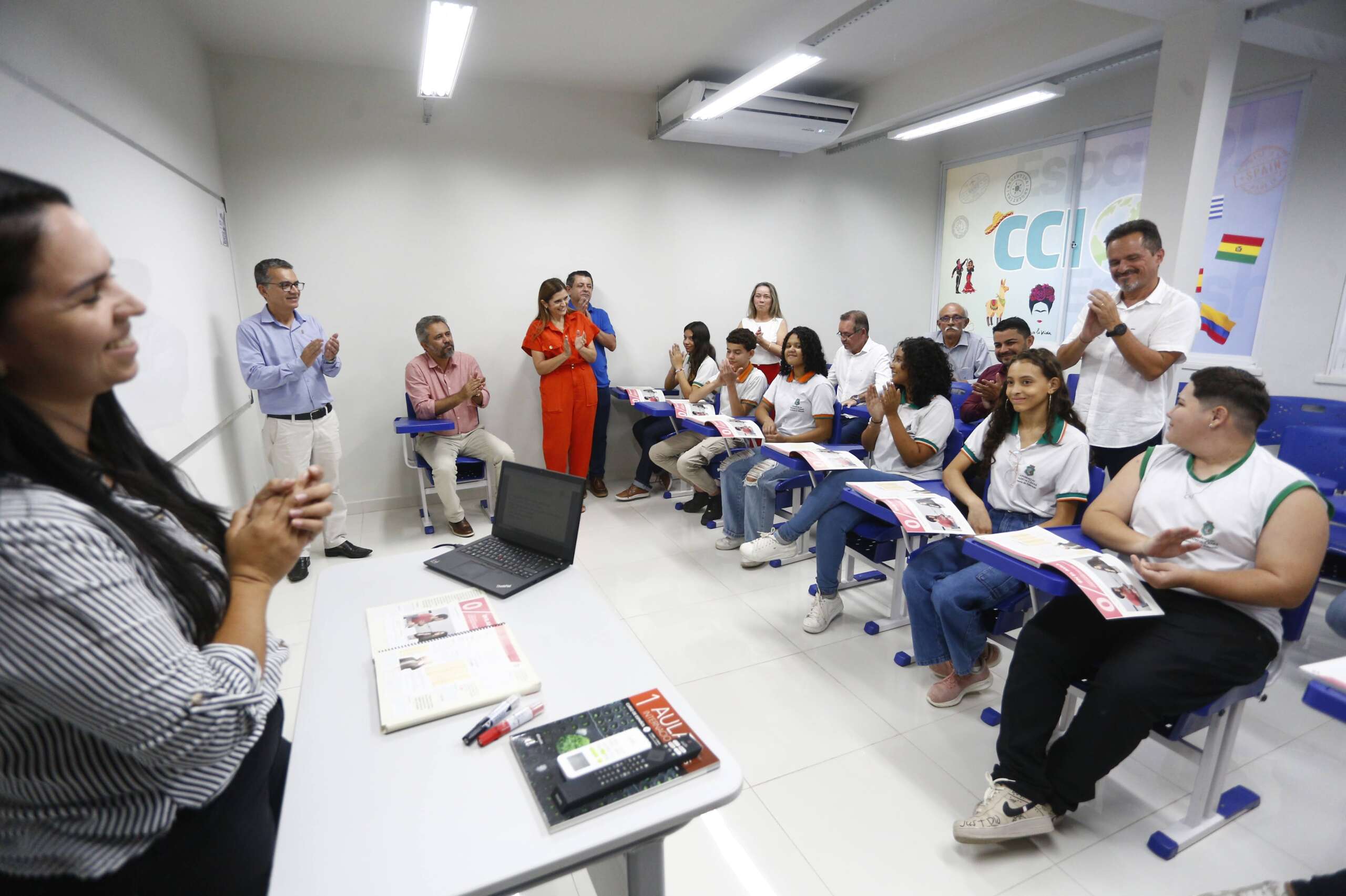 No Crato, Governo do Ceará entrega 23º Centro Cearense de Idiomas