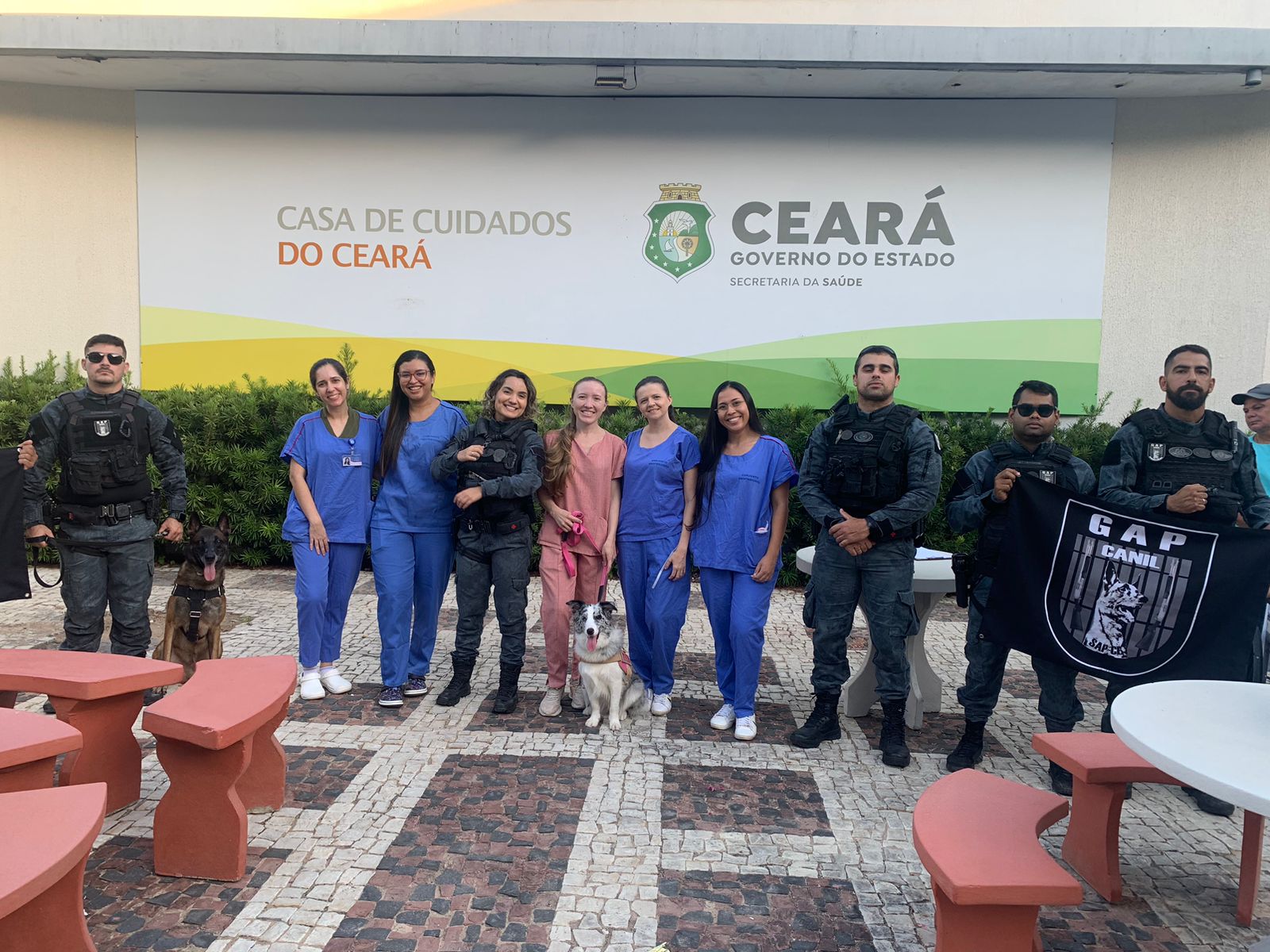 Casa de Cuidados do Ceará recebe ação social com cães policiais do Grupo de Ações Penitenciárias