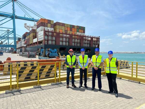 Complexo do Pecém recebe visita de comitiva liderada por reitor do ITA